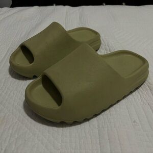 Ressin Yeezy slides
